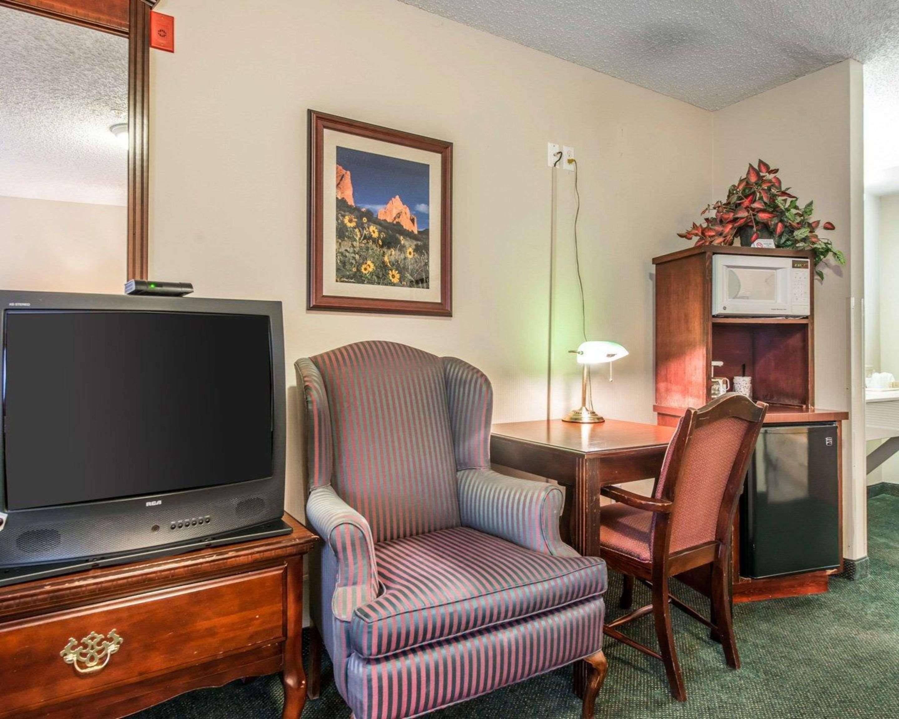 Econo Inn&suites