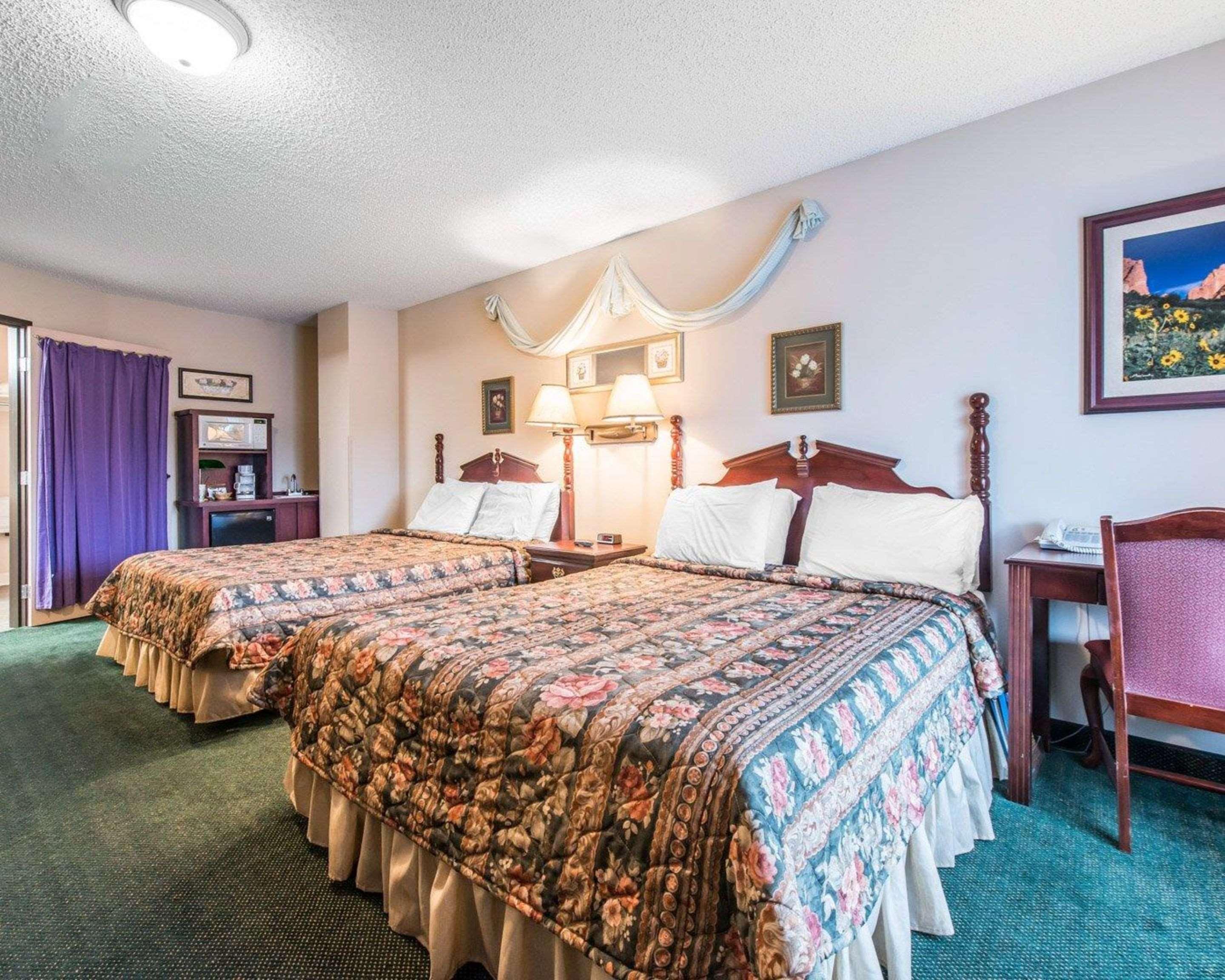 Hotel Econo Inn&suites 2*