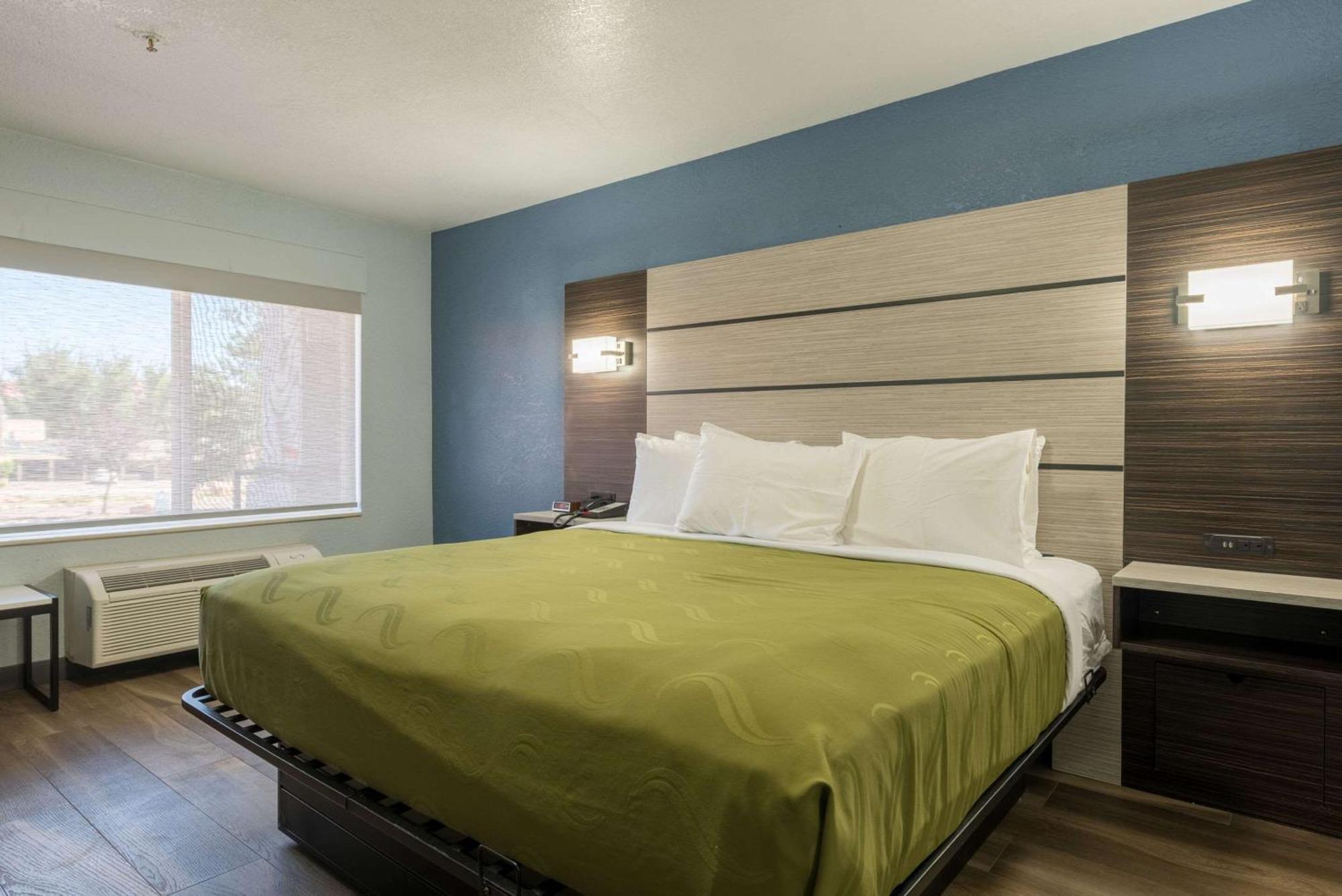 Econo Inn&suites