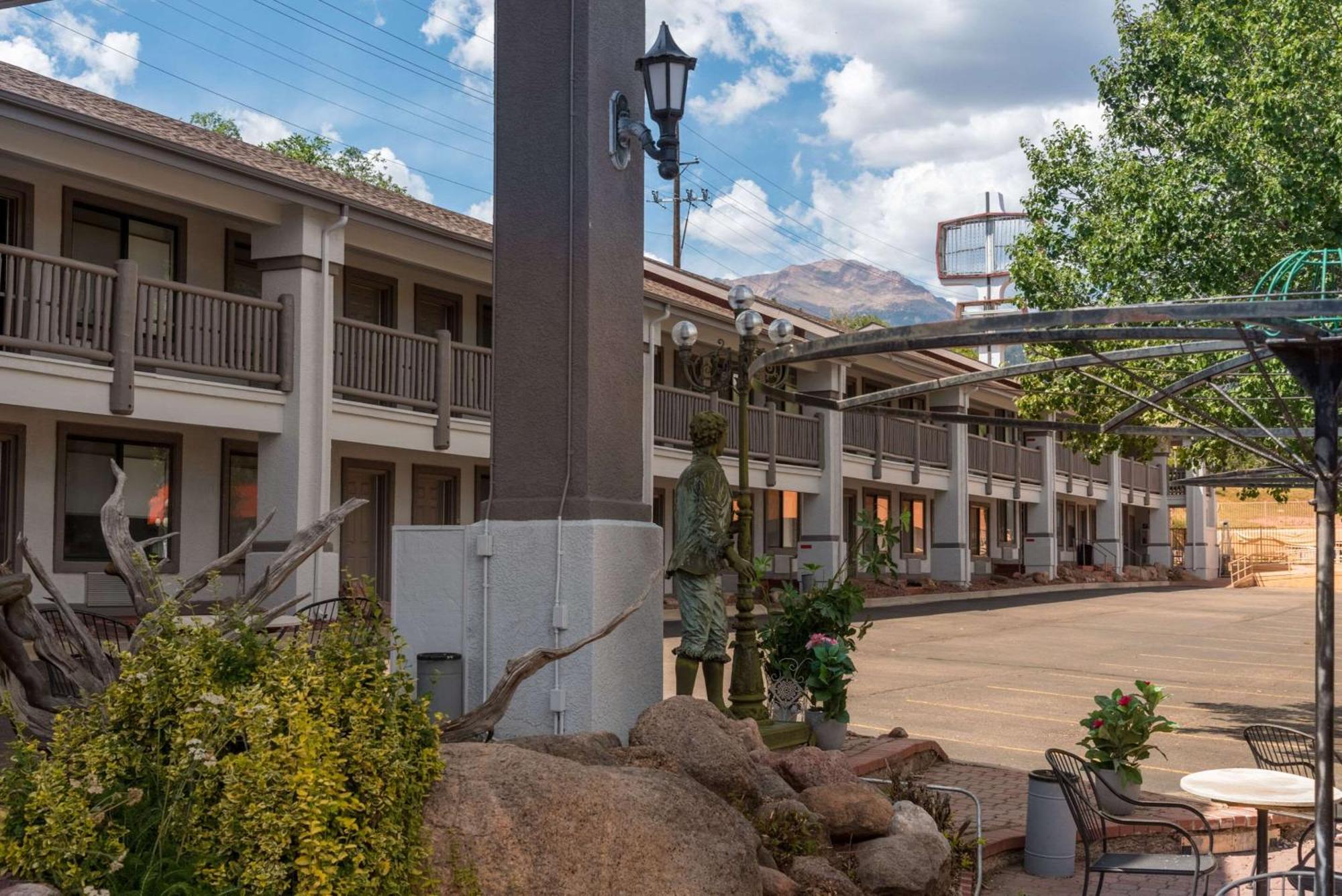 Hotel Econo Inn&suites 2*