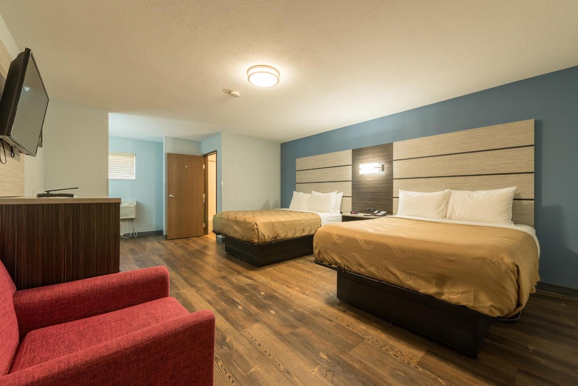 Econo Inn&suites Hotel 2*